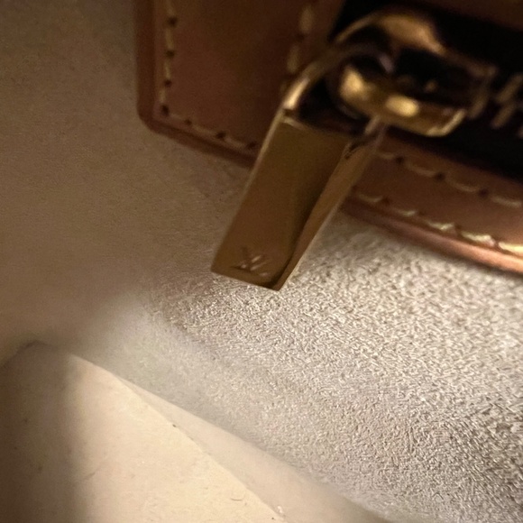 Louis Vuitton tote - Picture 6 of 8